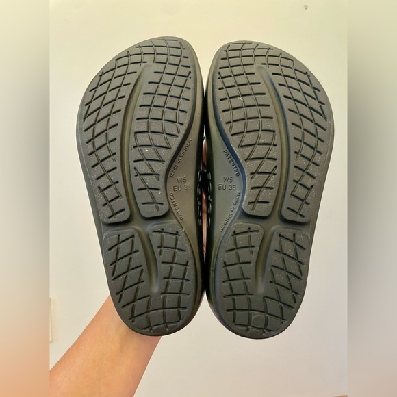 OOFOS Womens OOlala Slide Sandals | Size 5 (EU 36) - Picture 8 of 8